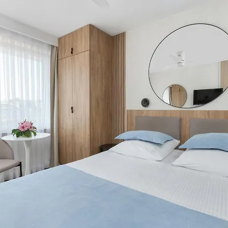 Alojamento de Acomodação e Pequeno-almoço Cyprys 4*